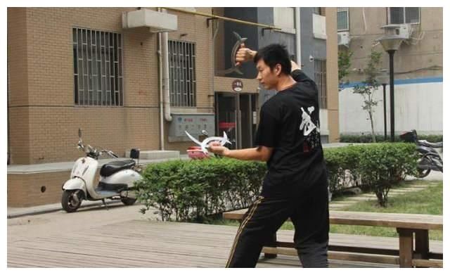 脑洞|香奈儿商标LOGO被诉抄袭中华传统兵器！网友： 脑洞太大！