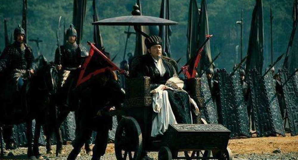 正是|诸葛亮腿脚没有问题,为何还要坐轮椅?这正是他最聪明的地方