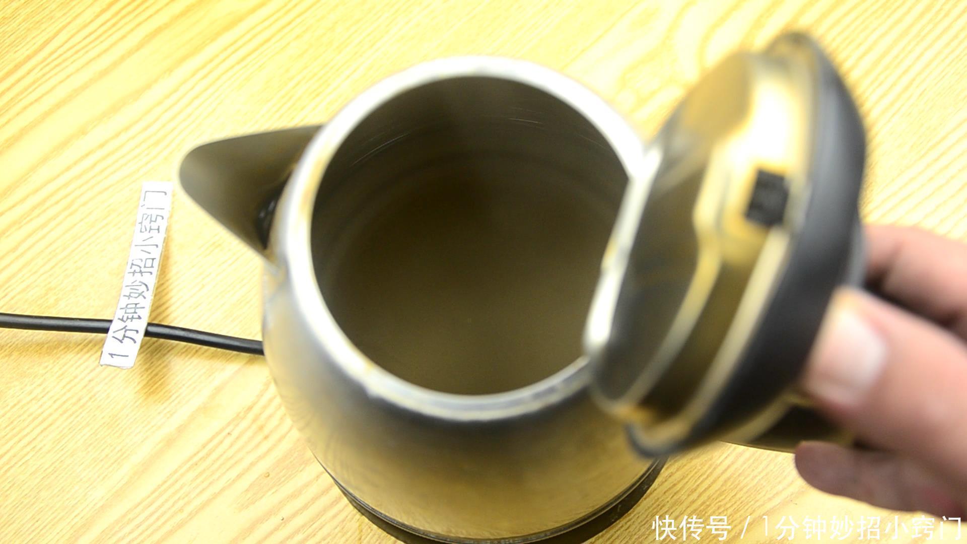 不管烧水壶水垢多脏多厚,只需撒一把,旧壶立马变新壶,太实用了