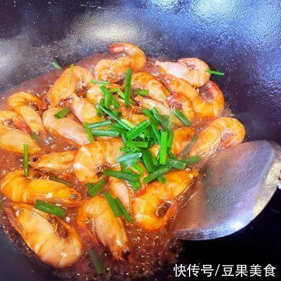 罗氏沼虾|这道爆炒沼虾！，最适合宝宝吃