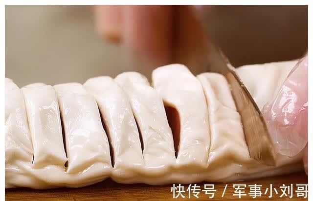 手抓饼还能这么吃？搭配芝士和火腿，焦香又拉丝，孩子爱吃的早餐