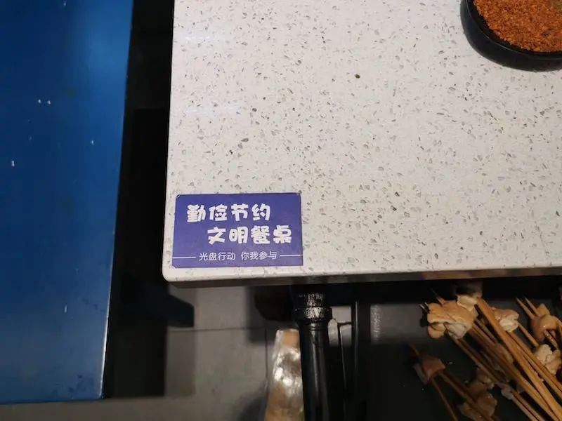 深晚记者|深晚独家暗访餐饮店：烧鸭才吃一半，一碗意面剩下大半