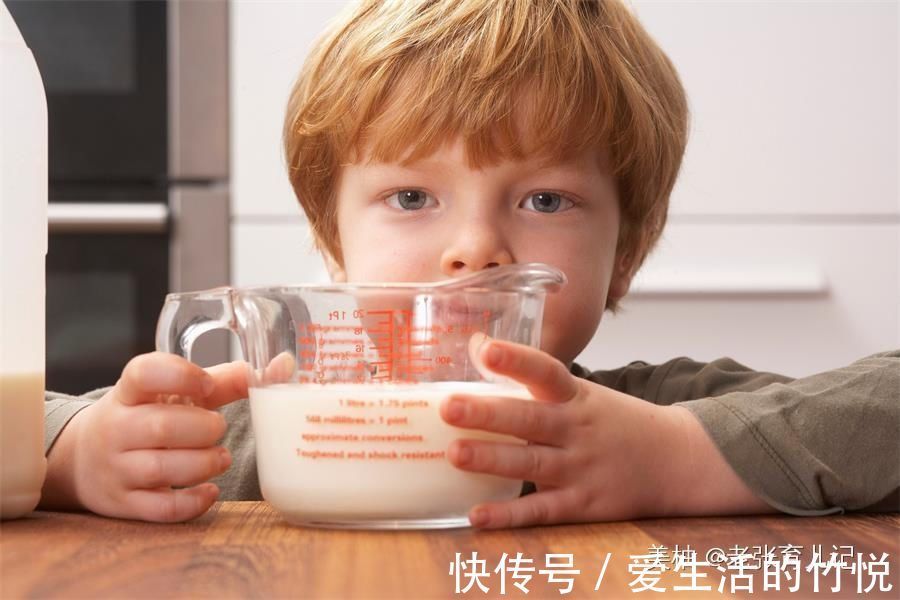 膨化食品|我们的孩子或正在被“催熟”,5种常见零食,宁可扔掉也别给娃吃