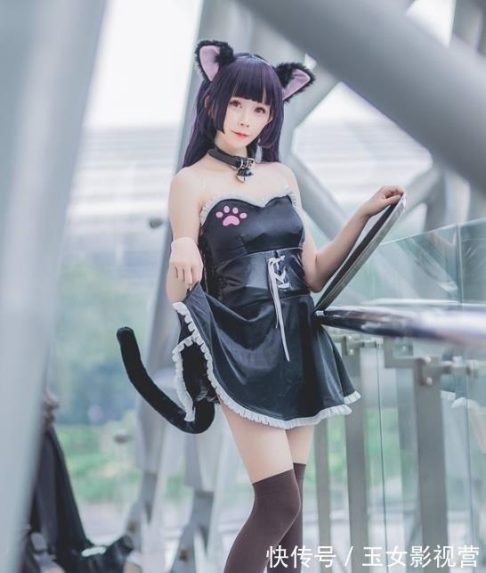 cos|00后COS五更琉璃,看到穿的“镜面鞋”,网友:小脚意外漂亮