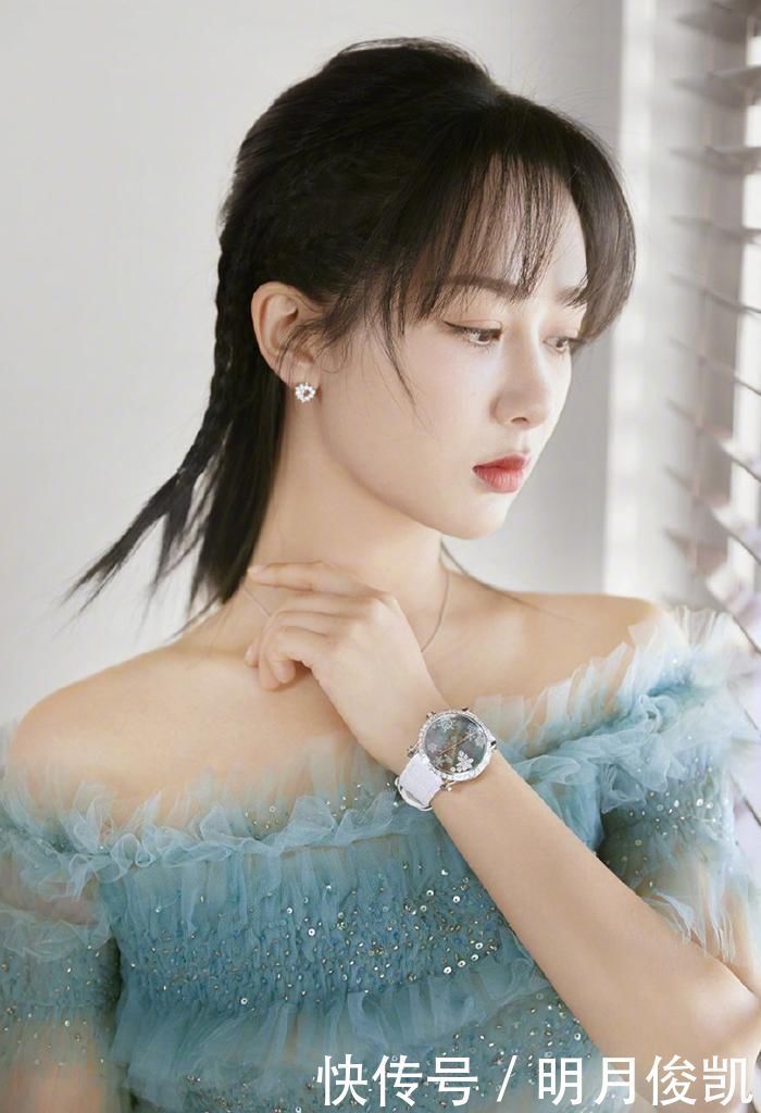 放弃|女人过了30就放弃中分吧!试试这4种“刘海”发型,更减龄显脸小