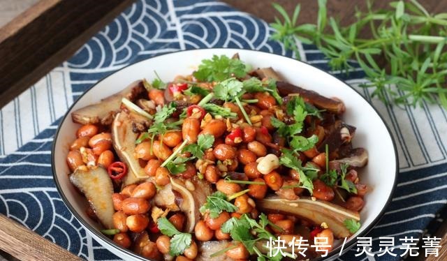 做卤菜时,牢记“1分2煮3泡”,鲜香入味,家人吃得很满足!