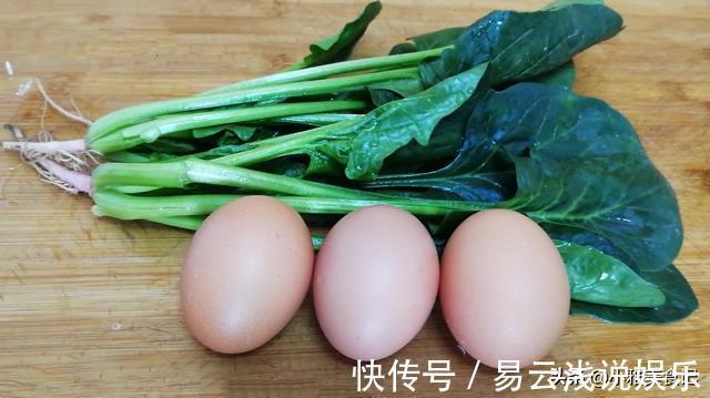 搅拌均匀|我家菠菜从凉拌着吃,加2个鸡蛋,简单几步,上桌孩子抢着吃