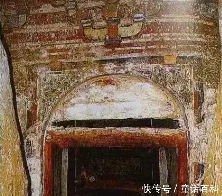 公主墓葬富丽堂皇,2000多件文物中,一串琥珀的意义最为重大!