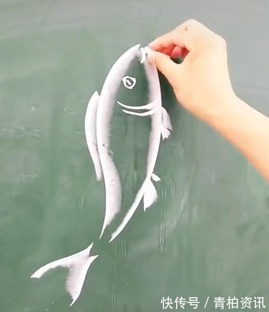 小鱼!美术生在黑板画小鱼,以为会被嘲笑,看到成品板报归你了