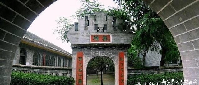 刻碑|刘文彩自掏200万建中学,为防后代找后账,在校园刻碑明示