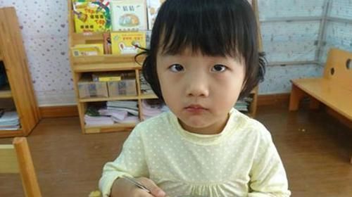 妈妈|女儿上幼儿园后一回家就喊饿,看到辞职老师晒午餐,宝妈不淡定了