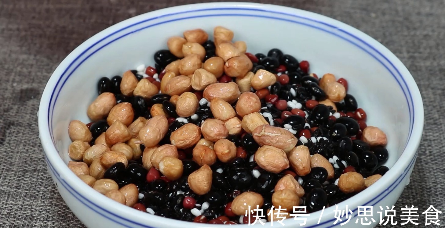 7天头发变得乌黑光亮,教你几种食材这样搭配,便宜又实用