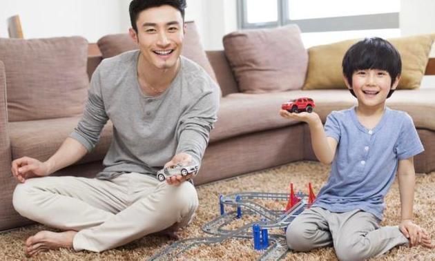 养育|养育男孩,听听李玫瑾建议父母越舍得3件事,孩子会越有本事