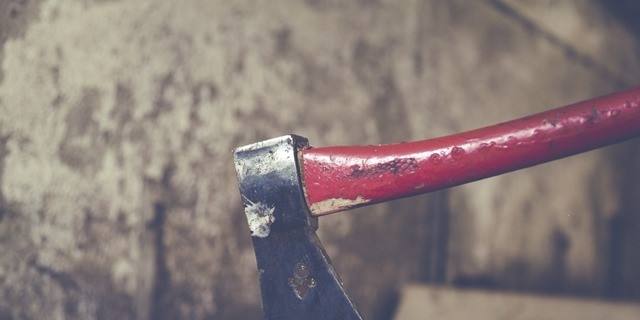 盗墓贼黑吃黑大墓内有斧头和头颅,原是墓外接宝贝的下黑手!