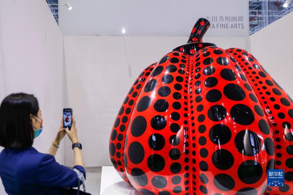 张玉薇#草间弥生作品亮相“四叶草”