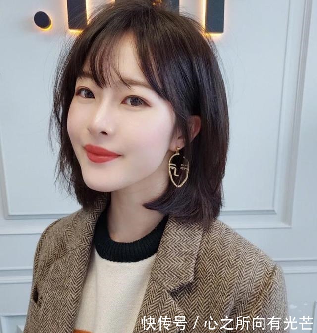 lily|小个子女生别留“黑长直”，今年最流行的4种短发，既显高又瘦脸！