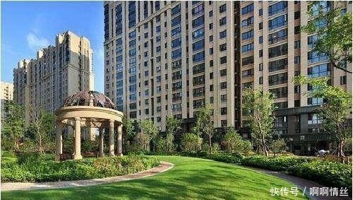 扬灰层|买房事大,这四层楼的房子谁买谁后悔,住的很憋屈!