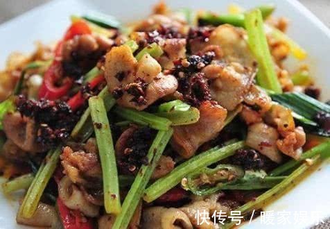 朋友来家里小聚,用五菜一汤招待,上桌就抢着吃,直呼不够吃