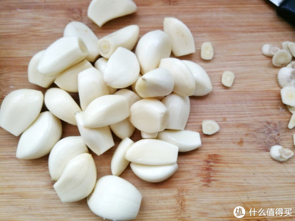 腌腊八蒜,别只知道放醋,牢记“3不要”,3天就变绿,香脆解腻