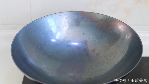 不粘锅|简单几步,教你把铁锅变成不粘锅,炒菜香还补铁,家家都需要