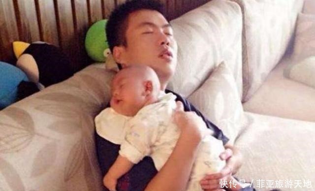 宝爸|宝妈坐月子,宝爸偷偷去撸串,不经意间的对视,堪称“死亡凝视”