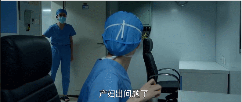 乘风破浪中上演惊险救援，《和平之舟》中的他们是军人，也是医生