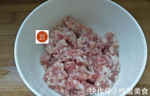 茄子|茄子最简单的做法，不炸不炒，儿子吃了2碗饭还要吃，实在太下饭