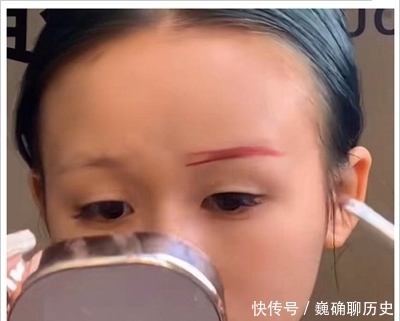 最近流行一只口红化妆?开局:看热闹,成品:粉底也用口红试试?