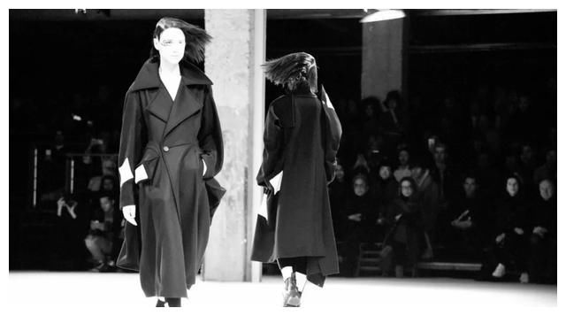 他大概是全日本最热爱女性的设计师