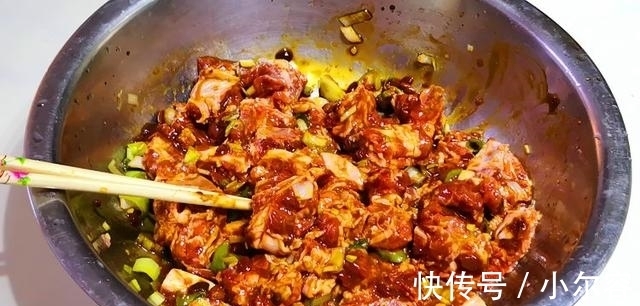 排骨|排骨新吃法:除了红烧还可以做包子,配上2碗小米粥,营养又管饱