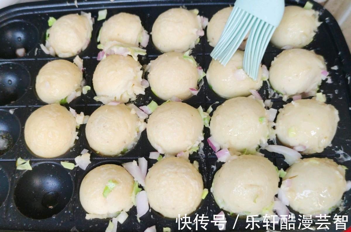 火爆大街的章鱼小丸子,自己在家动手也可以做成,轻松又简单