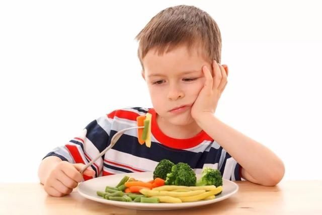 积食|孩子积食是“拖”出来的，儿科：若出现4个表现，是脾胃在求救