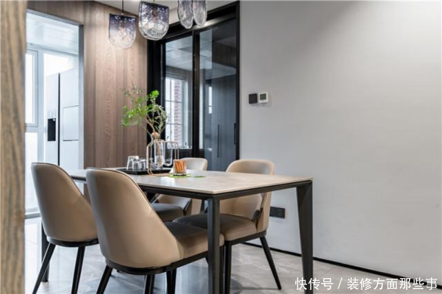 灯光|100平现代风二居室,利用冷与暖互补,呈现令人赏心悦目的空间