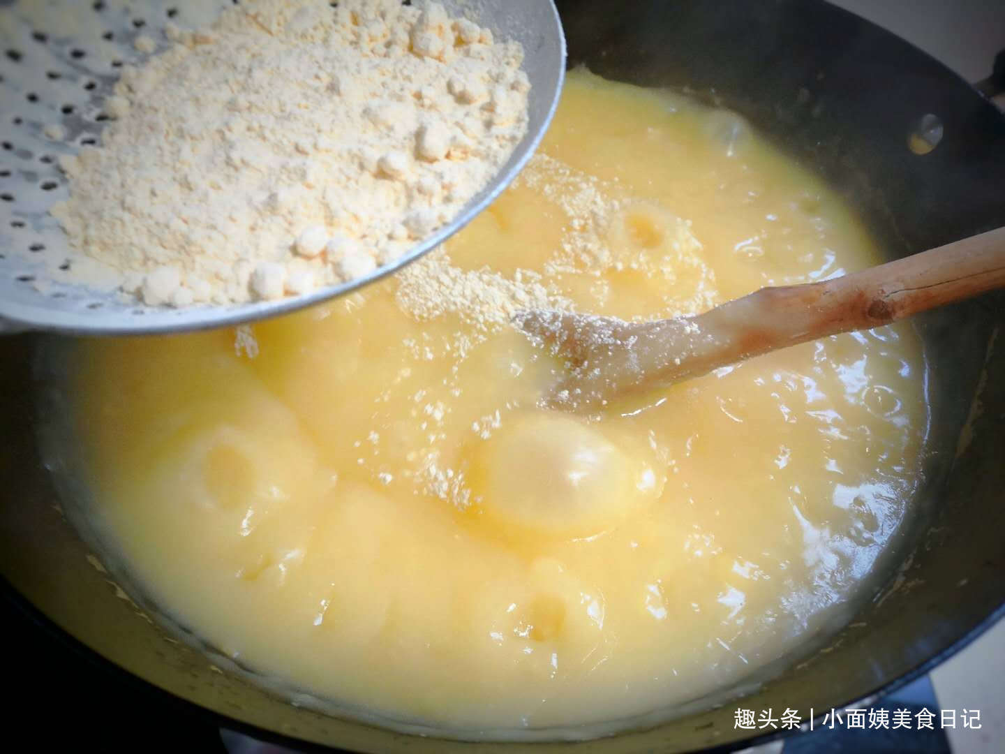 天冷了,来个懒人版搅团,10分钟上桌,暖身暖胃,吃完特舒服