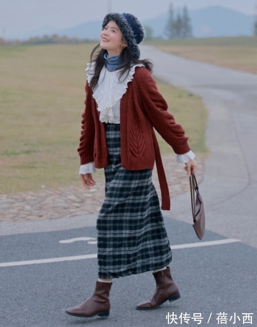 时髦|你离腿精的距离有多远?答案可能就是一双“裸跟靴”,时髦精必备