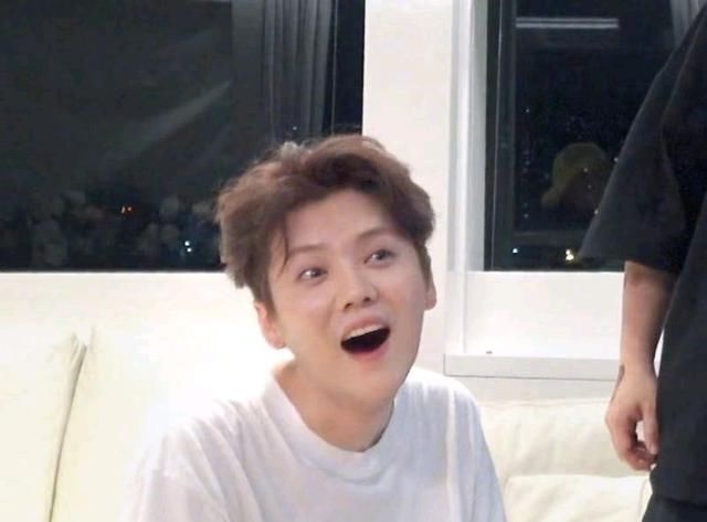 哈哈哈哈哈|邓超发自己的帅照“打击”其他丑照的小伙伴,可怜的黄渤……