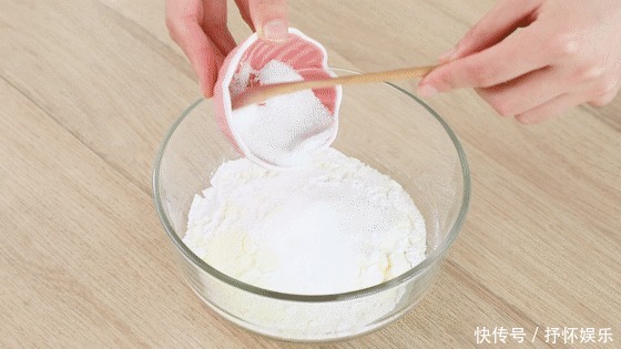 每天宅家学点烘焙小甜品,3步学会双层紫薯方糕,口感超丰富