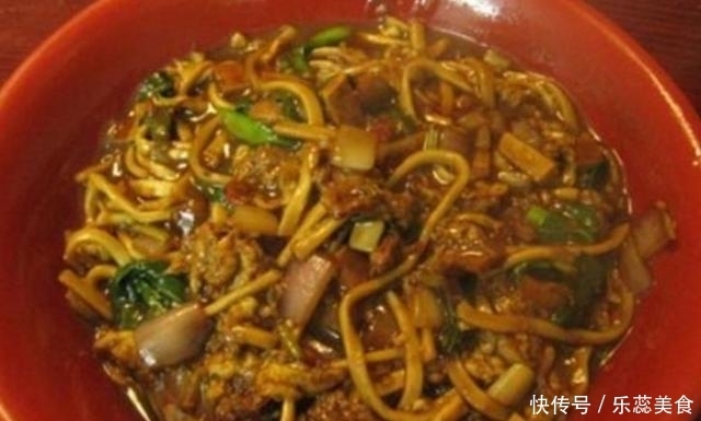 吃不起|大姐卖“良心”面,10元1碗免费续碗,顾客:套路太深,吃不起