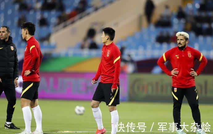 国足|李霄鹏道歉引众怒!5大罪状曝光:你比李铁唯一强的,是会说话