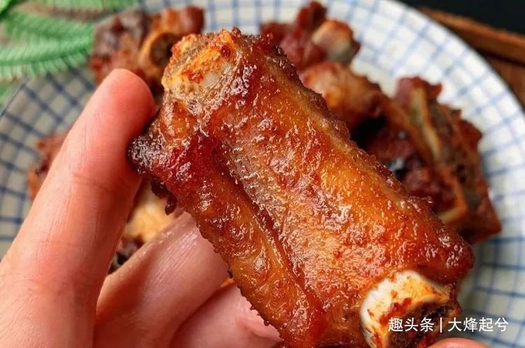 饭店的干锅排骨为啥那么好吃，大厨教你技巧，简单又实用