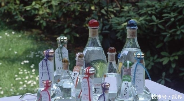 喝完白酒后睡觉,有时会口渴有时却没感觉?这是怎么回事?