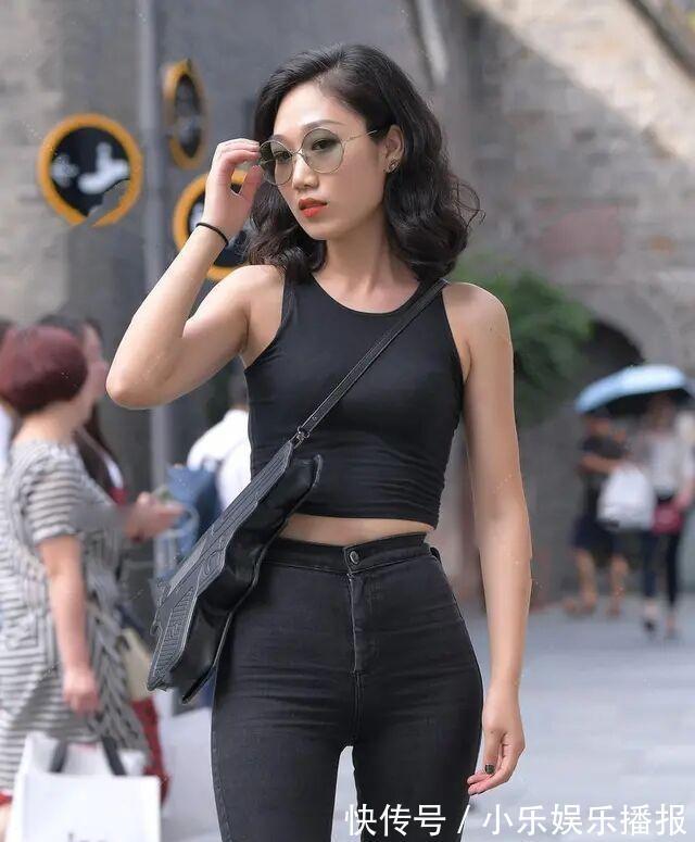 高筒靴|洋气显瘦的打底裤穿搭彰显柔美气息,无惧寒冷露出脚背,彰显个性
