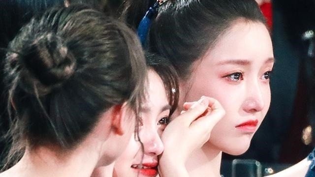 戛纳红毯|《创3》姜贞羽实力有多强大19岁上戛纳红毯，出演多部人气剧