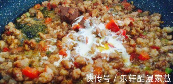 在家做口感绝佳的咖喱餐包，美日早餐必备，这个做法好吃极了！