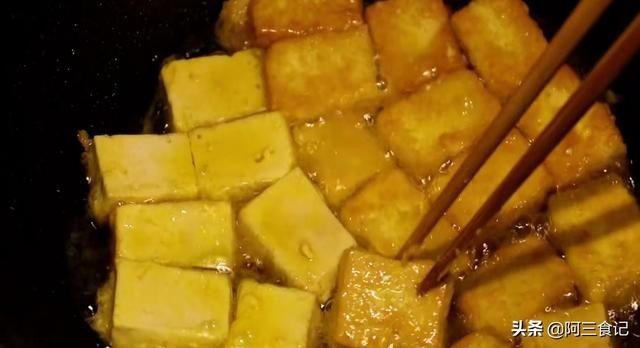 筷子|自从学会这样做豆腐，全家天天点名要吃，外酥里嫩，比吃肉还解馋