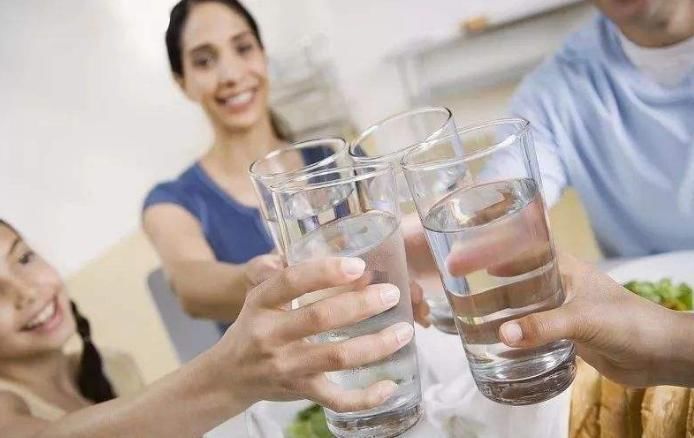 長期喝燒開的自來水,不喝礦泉水,身體會變成什么樣長見識了