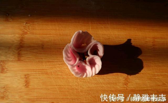 冬天包饺子，我家不用面粉，用它做皮，饺子晶莹剔透，Q弹又劲道