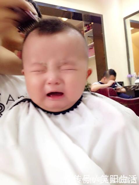 宝爸|宝爸经常半夜起来“戳”女儿,宝妈装睡发现原因,网友:同款老公