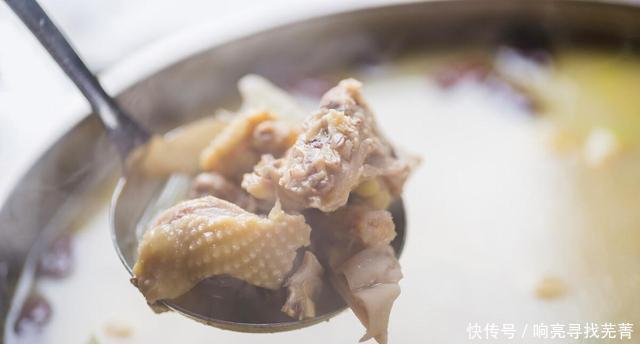 驱走|鸡肉细腻猪肚弹脆,驱走冬日的寒气,只要这锅猪肚鸡就够了!