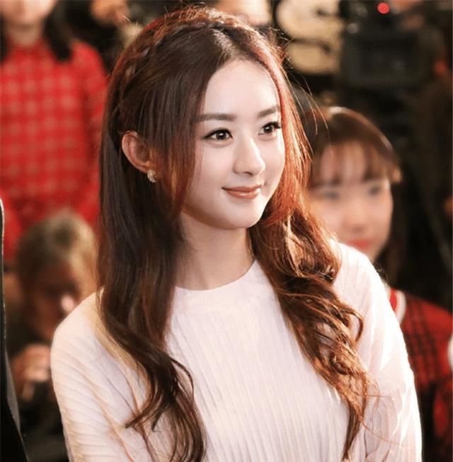 别再扎马尾了，太伤发际线！今年流行这5种扎法，时髦减龄显脸小